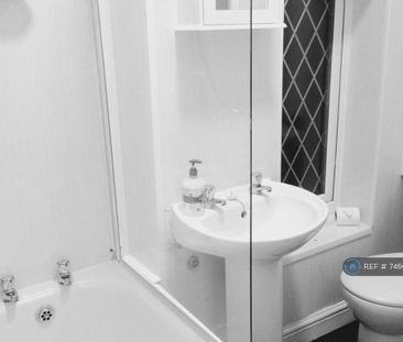 1 bedroom in a house share to rent - Photo 6