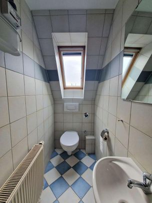 Elegante Dachgeschoss-Maisonettewohnung mit offener Wohnküche, Kamin und Loggia - Photo 1