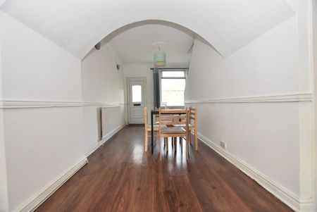 2 bedroom terraced house to rent - Photo 2