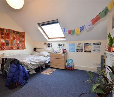 8 bedroom House To Let - Photo 3