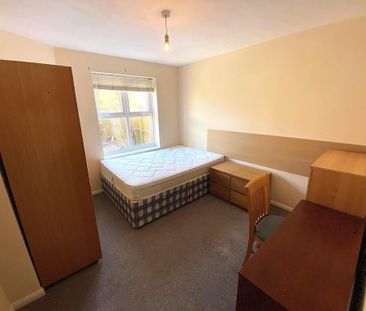 4 bedroom terraced house to rent - Photo 1