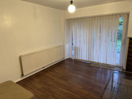 4 bedroom semi-detached house to rent - Photo 2