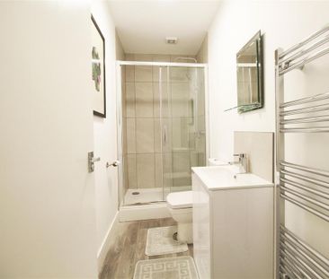 1 bedroom in a house share to rent - Photo 5