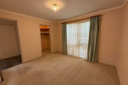 68 Fleetwood Drive, Narre Warren VIC - Photo 4