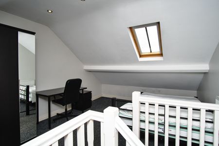 9 Curzon Street - Photo 4