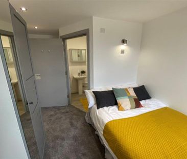 1 bedroom in a house share to rent - Photo 2