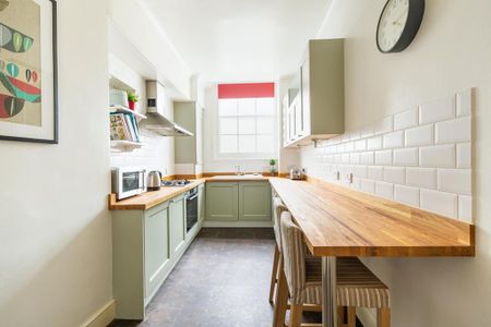 2 bedroom flat to rent - Photo 2