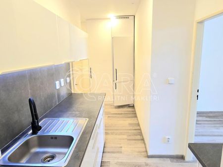 Pronájem bytu 1+1 38 m2 - Fotografie 3