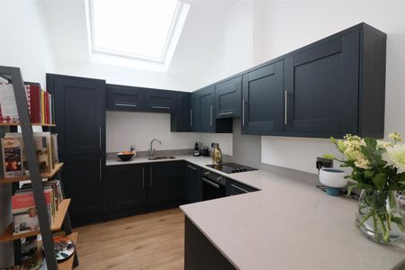 3 bedroom apartment to rent - Photo 3