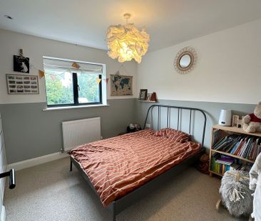 4 Bedroom Detached House , Cheshire - Photo 5