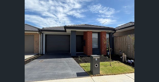 Stunning 4-Bedroom Family Home in Clyde North - Photo 1