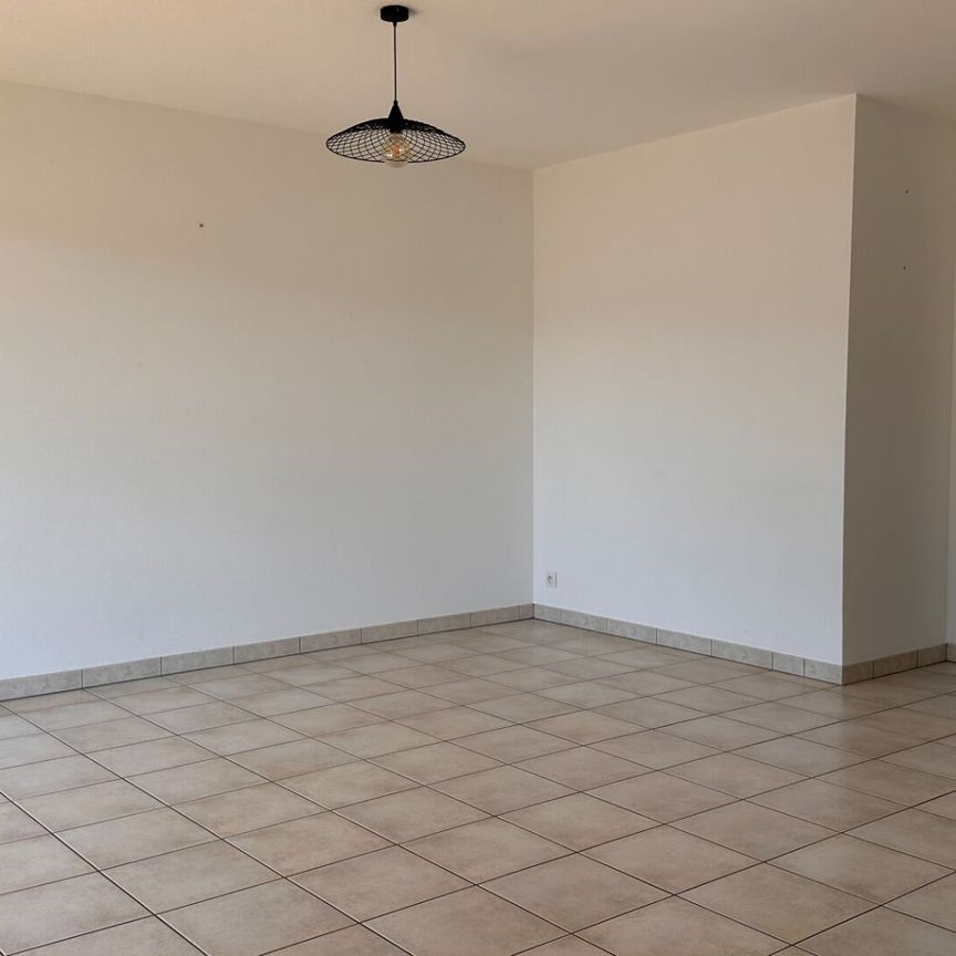 Location Appartement 3 pièces 74m² - Photo 1