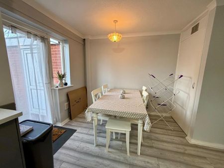 2 bedroom terraced house to rent - Photo 4