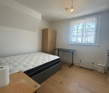 Studio Flat, High Road, N17 - Photo 1