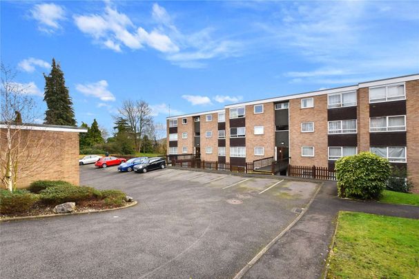 An attractive two double bedroom apartment, set on the first floor in the heart if Rickmansworth town centre. Offered unfurnished and available early January. - Photo 1