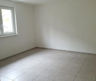 Dans maison de 4 familles, à louer appartement de 3,5 pièces, bain ... - Photo 1