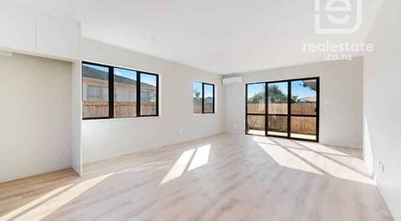 Modern & Spacious Townhouse in Central Papatoetoe - Photo 3