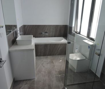 Stunning townhouse in prime location - Photo 6