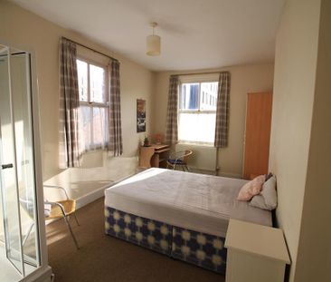 6 bedroom terraced house to rent - Photo 3