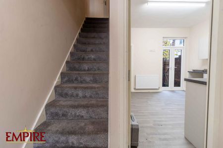 1 bedroom in a house share to rent - Photo 2