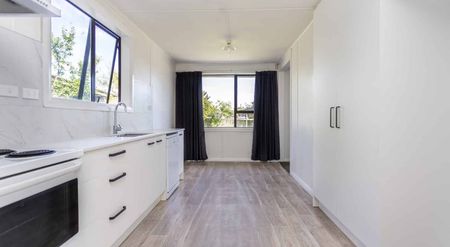 Freshly renovated 4 Bedroom 2 Bathroom property - Photo 5