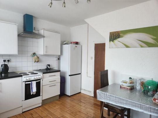Room in a Shared Flat, Imperial Drive, HA2 - Photo 1