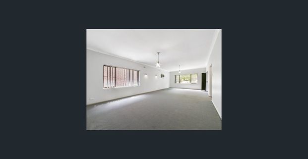 Immaculately maintained home in an ideal location - Photo 1