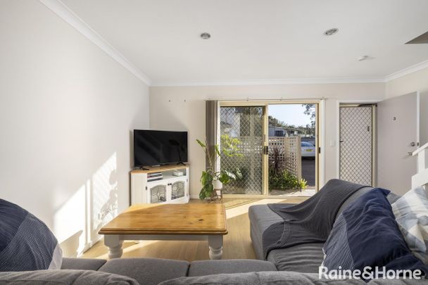 Fully furnished 3 bedroom townhouse - Photo 1