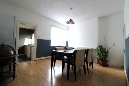 2 Bedroom End Terrace for Rent - Photo 2