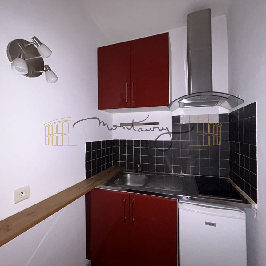 A louer dans le centre de nimes grand studio entièrement rénové avec climatisation - Photo 1