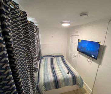 5 bedroom detached house to rent - Photo 4