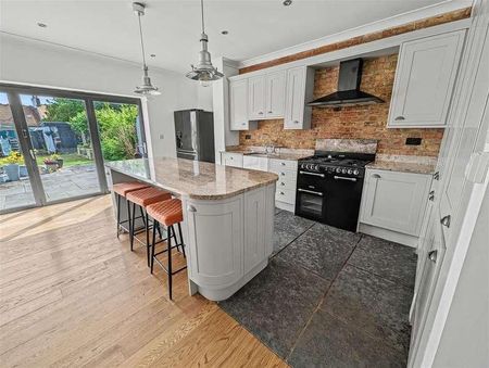 Station Road, Leigh On Sea, Essex, SS9 - Photo 5
