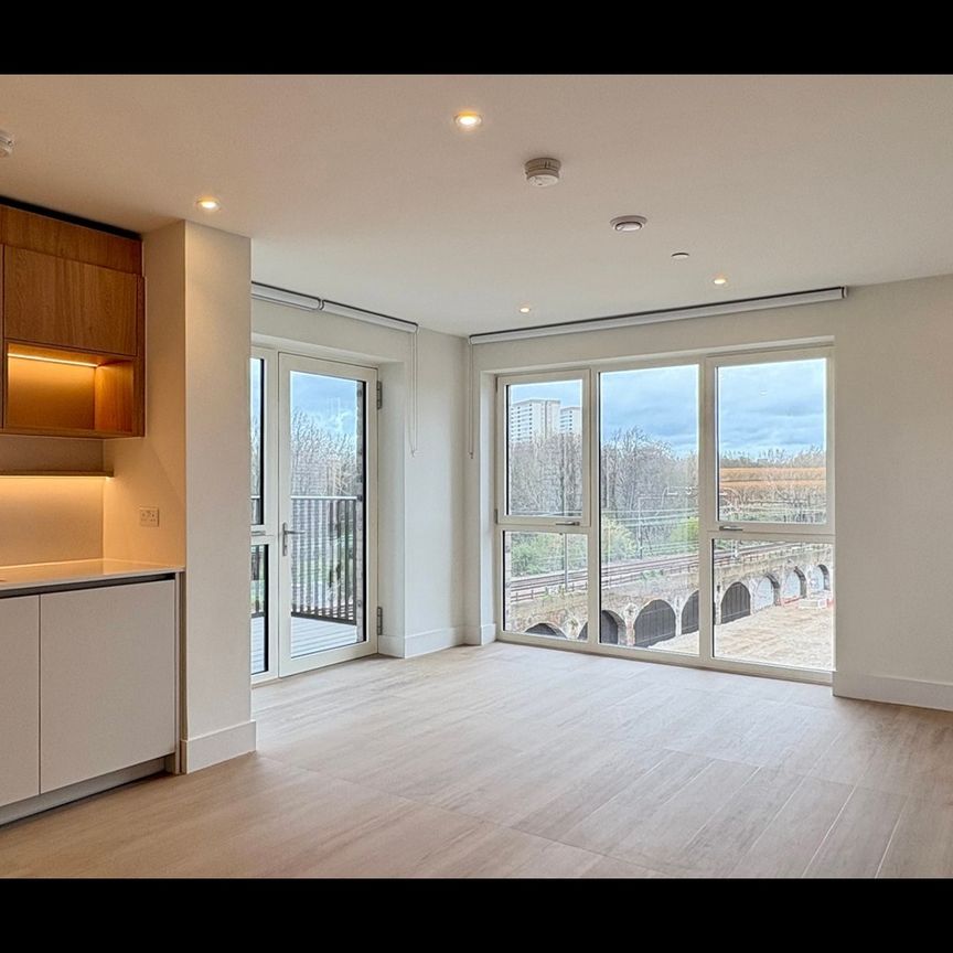 2 Bed Flat, Bow Common Lane, E3 - Photo 1