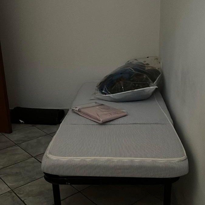 Stanza libera da subito in ampio appartamento - Photo 2