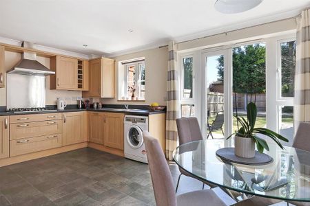 3 bedroom semi-detached house to rent - Photo 5