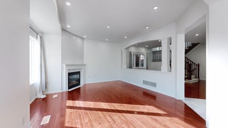 For Lease - 4274 Vivaldi Road, Burlington, Ontario - Photo 2