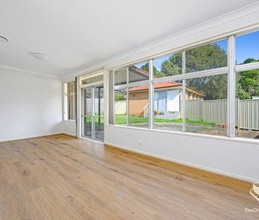 Stunning Family Home with Convenience at your Doorstep! - Photo 4