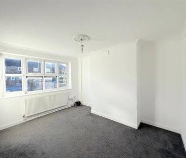 2 bedroom end of terrace house to rent - Photo 2