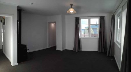 Fully insulated 3 bedroom 1 bathroom home - Photo 5