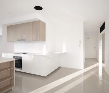 Contemporary Apartment in Prime Location! - Photo 4