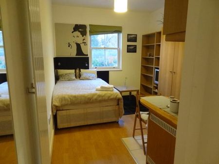 Flat 14 Finchley Road, Hampstead NW3 7AJ - Photo 2