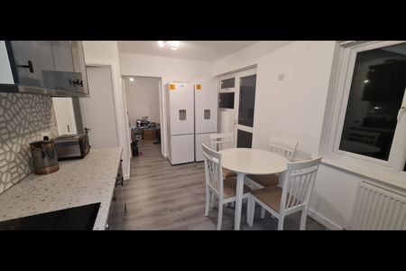 Room in a Shared House, Air Balloon Road, BS5 - Photo 5