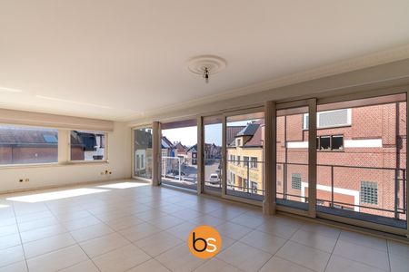 Ruim, lichtrijk appartement met 2 slaapkamers en garage nabij de Grote Markt te Roeselare - Foto 4