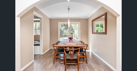 Stylish Family Retreat in a Prime Cul-de-Sac Location - Photo 3