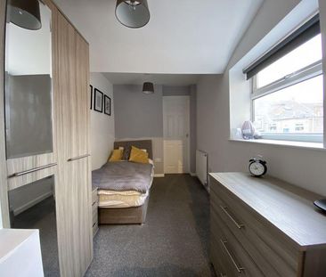 1 bedroom in a house share to rent - Photo 3