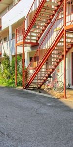 TIDY UNIT, GREAT LOCATION - Photo 4