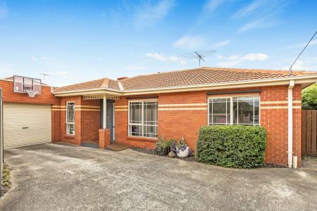 Modern low maintenance living in a prime location. - Photo 5