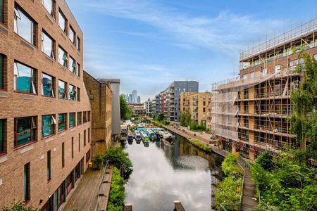 Beautiful two bedroom apartment at the head of the Kingsland Basin. - Photo 3