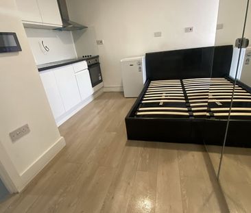 Studio Flat, Gillett Road, CR7 - Photo 2