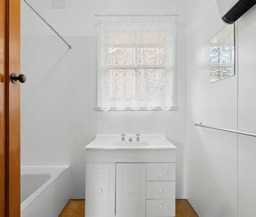 8 Garlick Avenue, Newtown, Vic 3220 - Photo 5